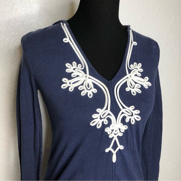 Lilly Pulitzer navy blue white scroll trim hooded knit top size Extra Small XS - Picture 2 of 13